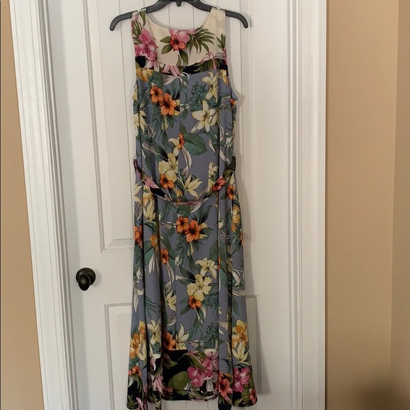 Signature Robbie Bee Long Floral Dress - Picture 2 of 4